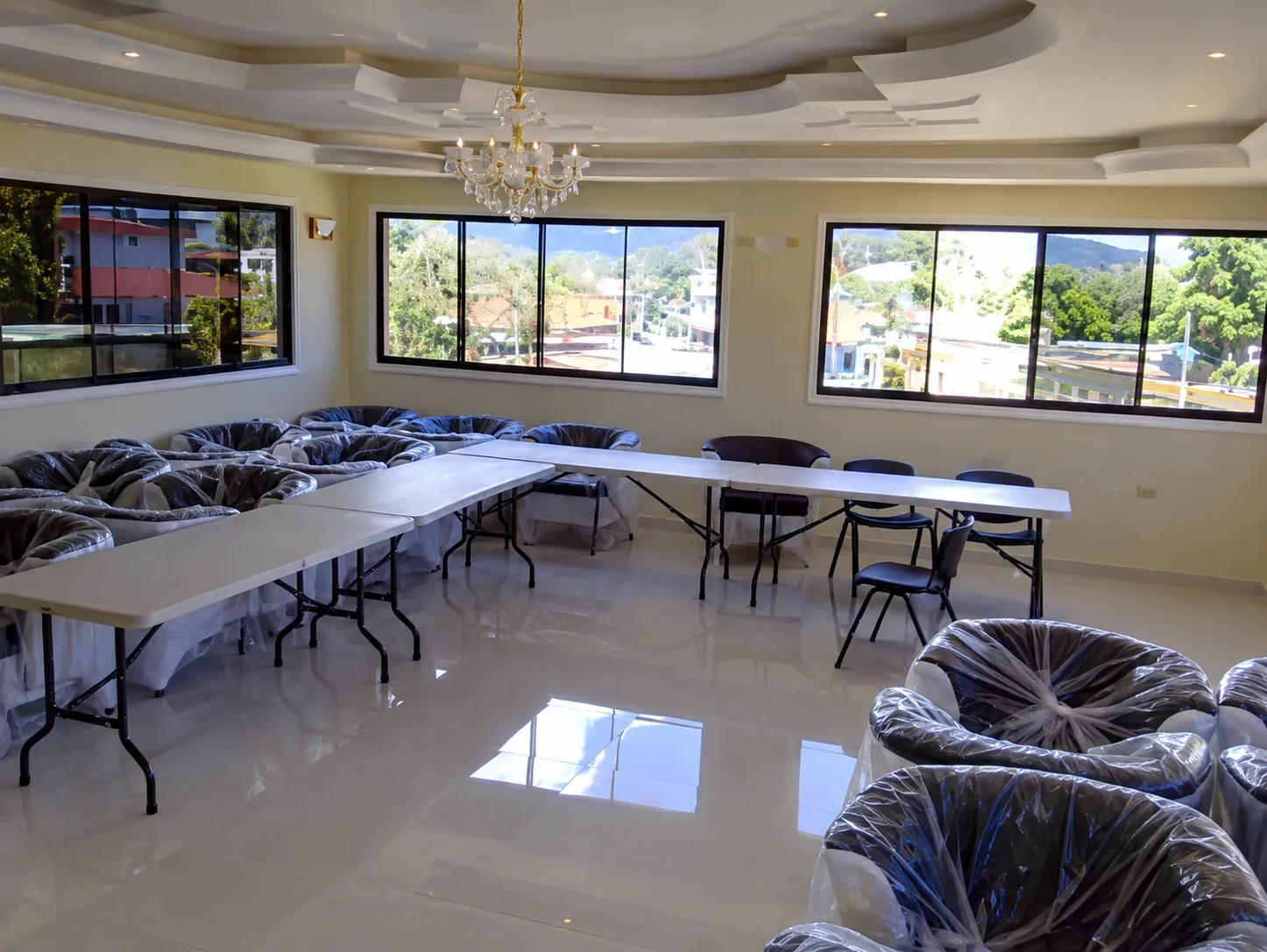 Salón de reuniones corporativo con capacidad para 50 personas en Aparto-Hotel Florencia