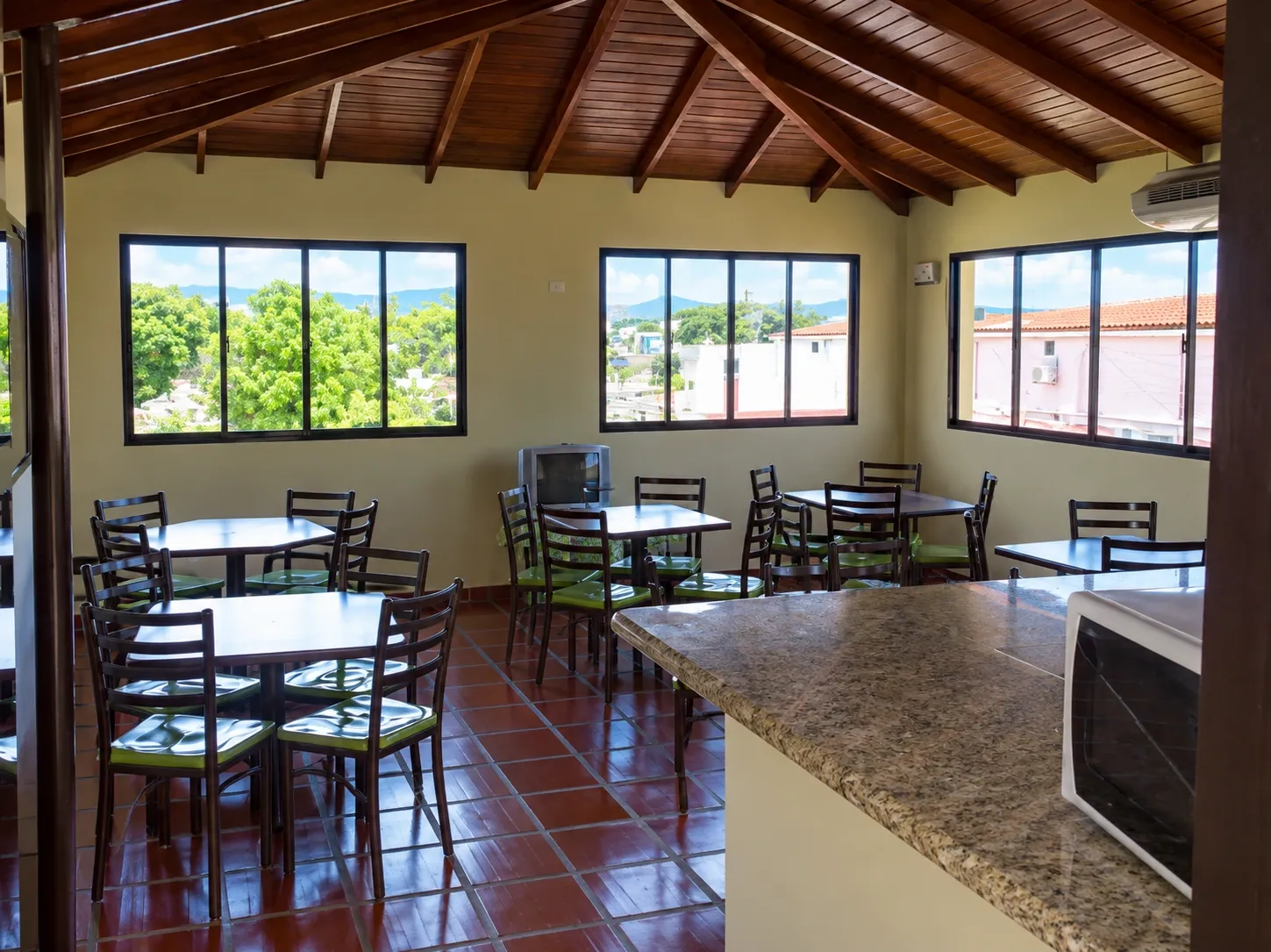 Comedor del Aparto-Hotel Florencia con servicio de alimentación para huéspedes